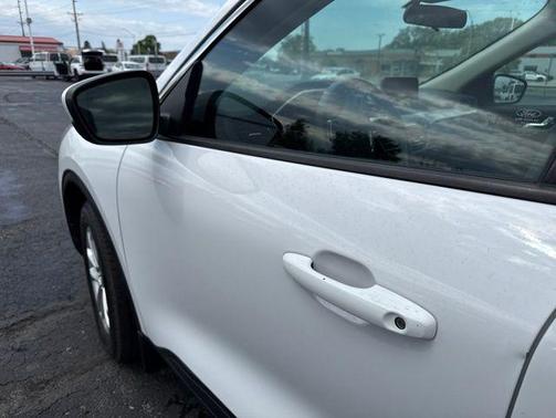 Oxford White 2020 Ford Escape SE