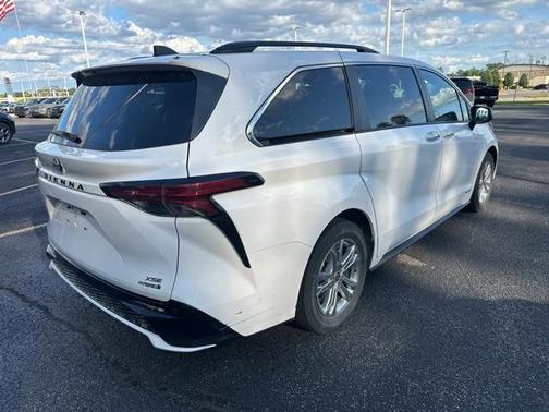 2021 Toyota Sienna XSE 7 Passenger