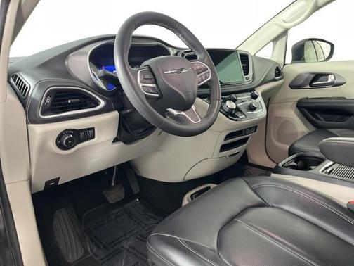 2023 Chrysler Pacifica Touring-L