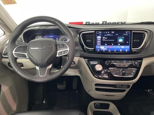 2023 Chrysler Pacifica Touring-L