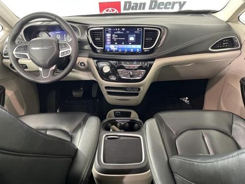 2023 Chrysler Pacifica Touring-L