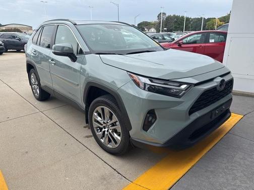2022 Toyota RAV4 XLE Premium