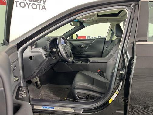 2023 Lexus ES 300h Base