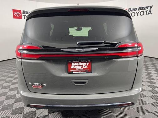 2022 Chrysler Pacifica Touring