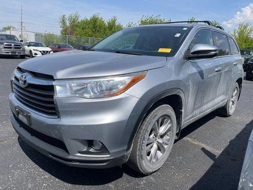 Silver Sky Metallic 2016 Toyota Highlander LE Plus