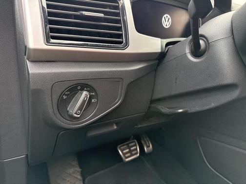 2023 Volkswagen Atlas Cross Sport 3.6L V6 SEL Premium R-Line