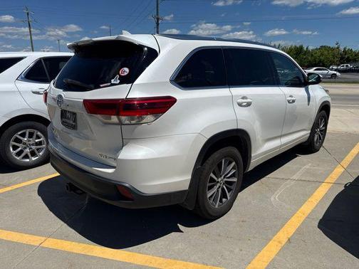 Blizzard Pearl 2017 Toyota Highlander XLE