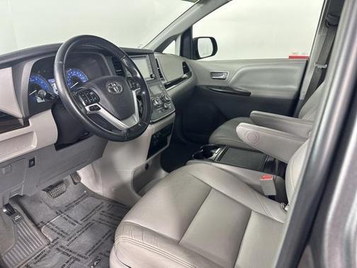 2019 Toyota Sienna XLE