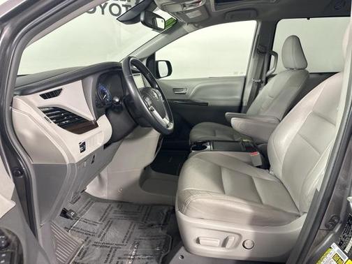 2019 Toyota Sienna XLE