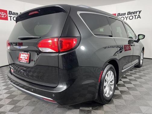 2018 Chrysler Pacifica Touring-L