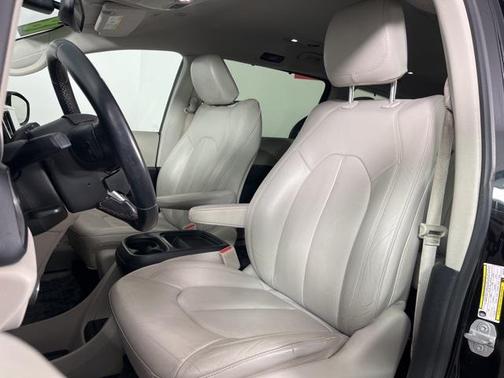 2018 Chrysler Pacifica Touring-L