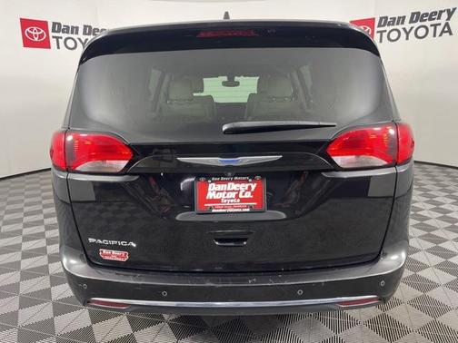 2018 Chrysler Pacifica Touring-L