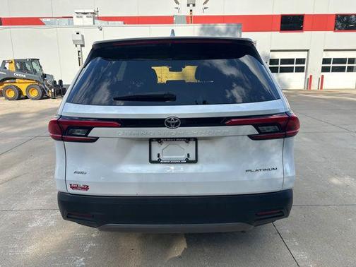 Pearl 2024 Toyota Grand Highlander Platinum