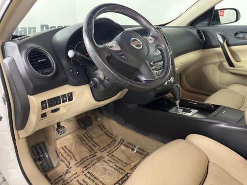 Pearl White 2014 Nissan Maxima SV