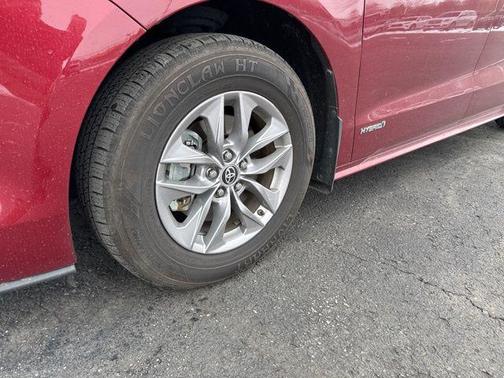 2021 Toyota Sienna XLE 8 Passenger