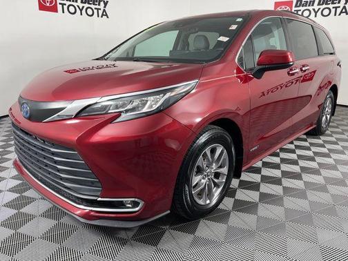 2021 Toyota Sienna XLE 8 Passenger