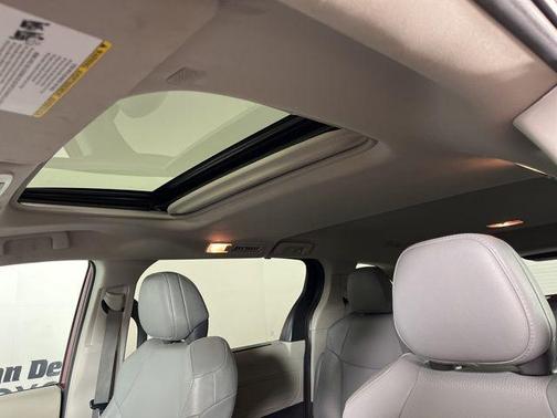 2021 Toyota Sienna XLE 8 Passenger