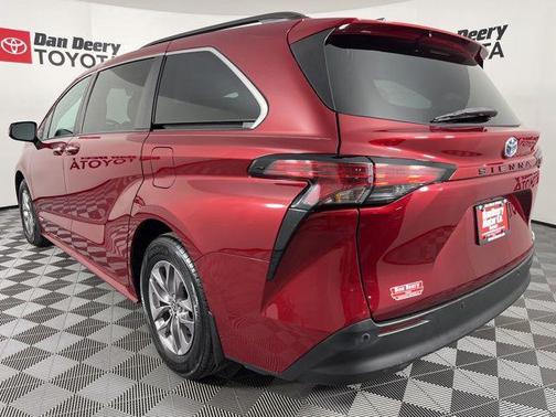 2021 Toyota Sienna XLE 8 Passenger