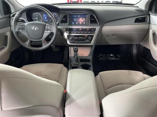 2016 Hyundai SONATA SE