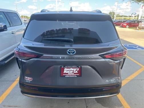 2023 Toyota Sienna Platinum 7 Passenger