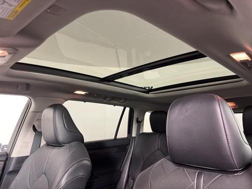 2021 Toyota Highlander Hybrid Platinum