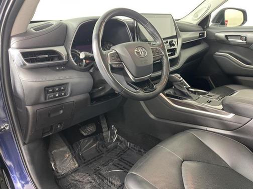 2021 Toyota Highlander Hybrid Platinum