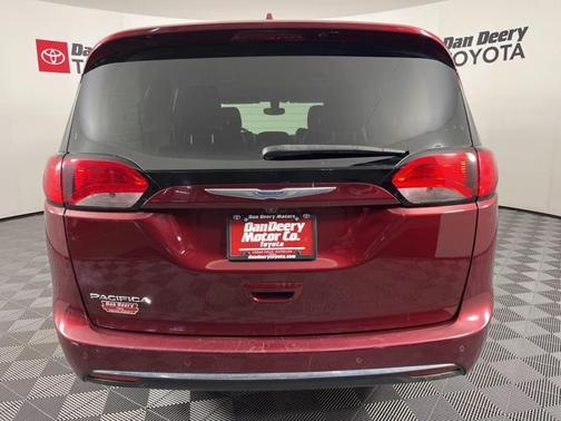 2018 Chrysler Pacifica Touring-L