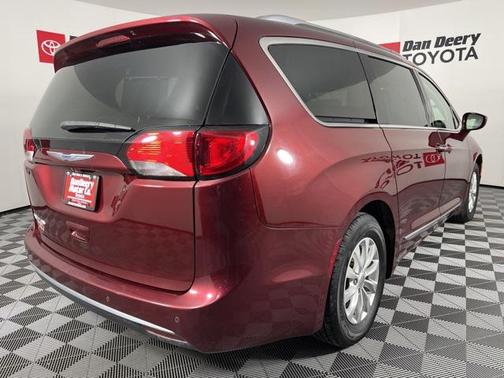 2018 Chrysler Pacifica Touring-L