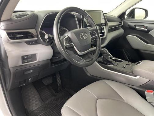 2023 Toyota Highlander Hybrid XLE