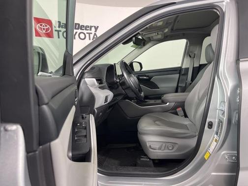 2023 Toyota Highlander Hybrid XLE