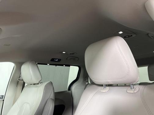 2018 Chrysler Pacifica Touring-L