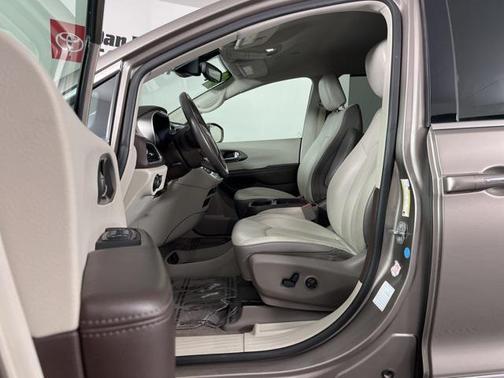 2018 Chrysler Pacifica Touring-L