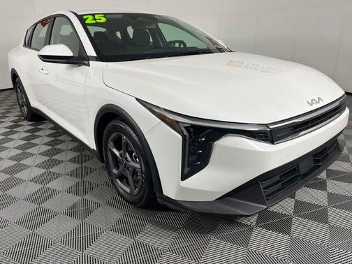 Snow White Pearl 2025 Kia K4 LXS