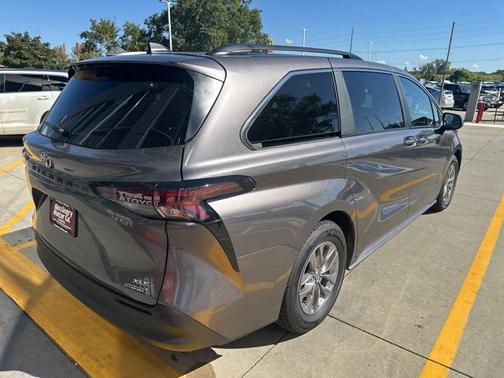 2024 Toyota Sienna XLE 7 Passenger