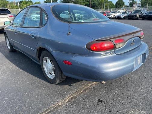 1999 Ford Taurus SE