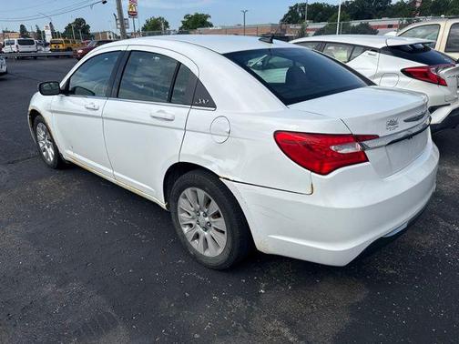 Bright White Clearcoat 2013 Chrysler 200 LX