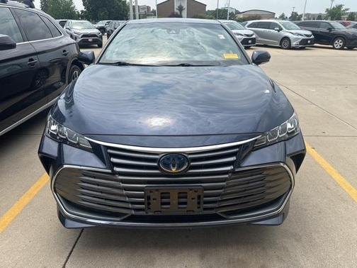 2020 Toyota Avalon Hybrid XLE