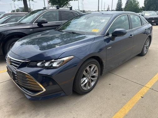 2020 Toyota Avalon Hybrid XLE
