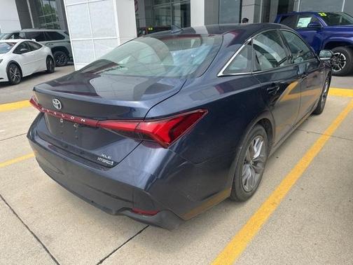 2020 Toyota Avalon Hybrid XLE