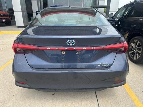 2020 Toyota Avalon Hybrid XLE