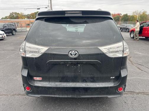 2016 Toyota Sienna SE
