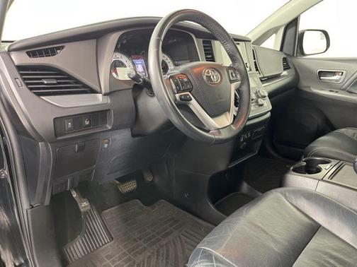 2016 Toyota Sienna SE