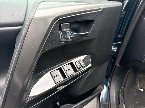 2018 Toyota RAV4 SE