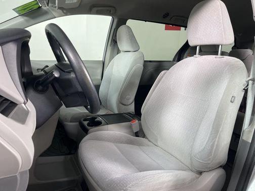 2020 Toyota Sienna LE