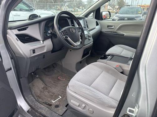 2020 Toyota Sienna LE