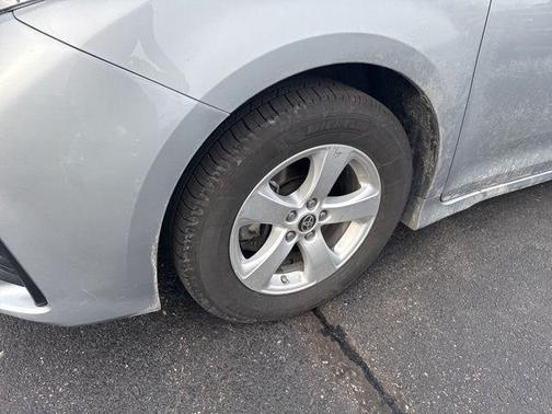 2020 Toyota Sienna LE