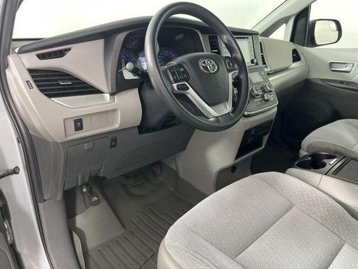 2020 Toyota Sienna LE