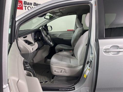 2020 Toyota Sienna LE