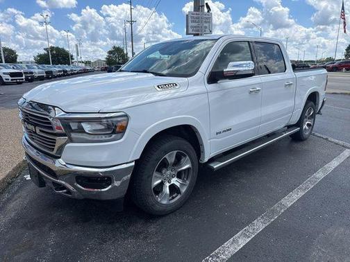 Bright White Clearcoat 2020 RAM 1500 Laramie