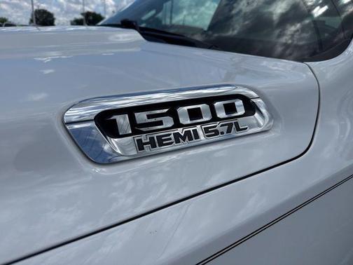 Bright White Clearcoat 2020 RAM 1500 Laramie